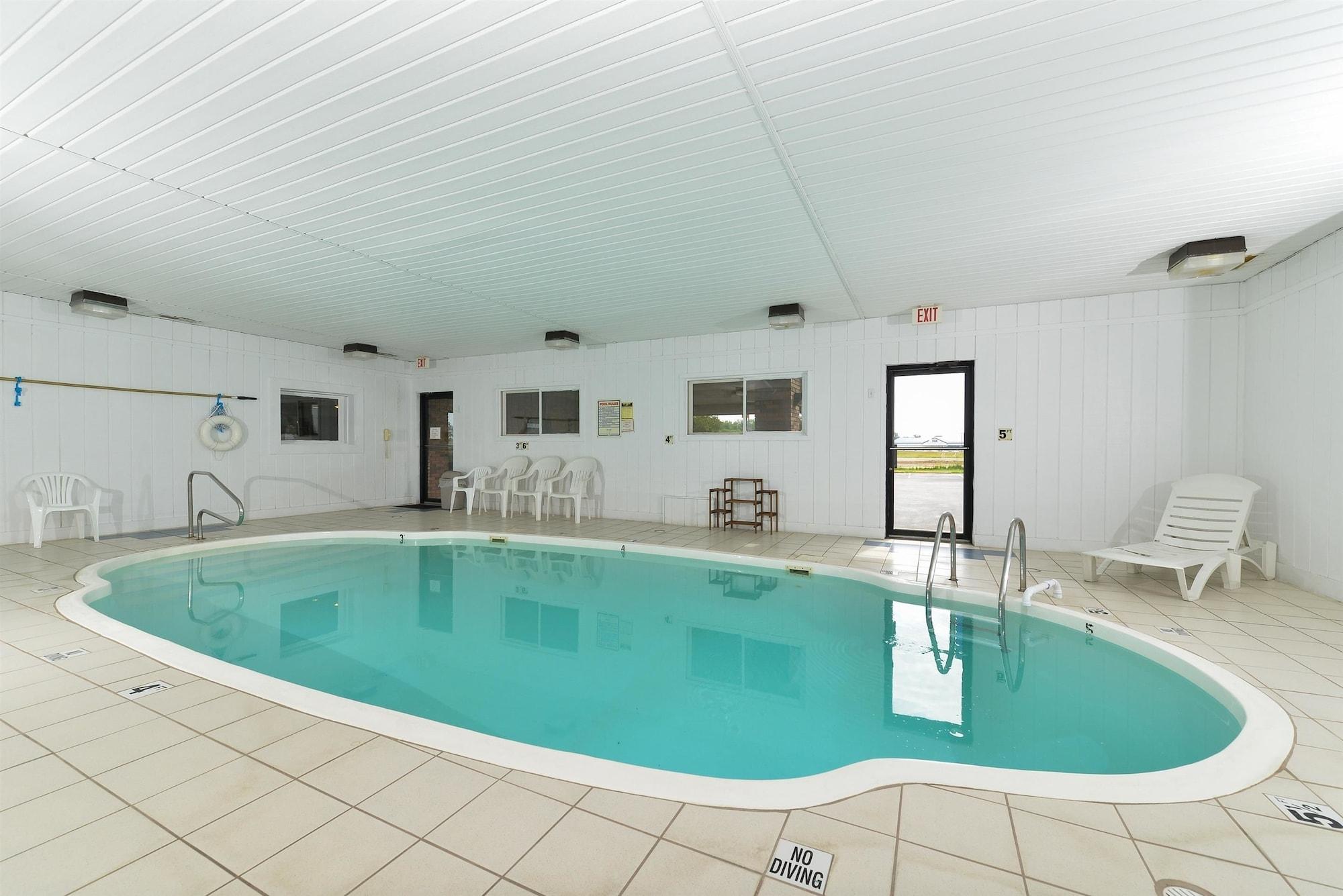 Отель Ramada By Wyndham Эфингем Экстерьер фото